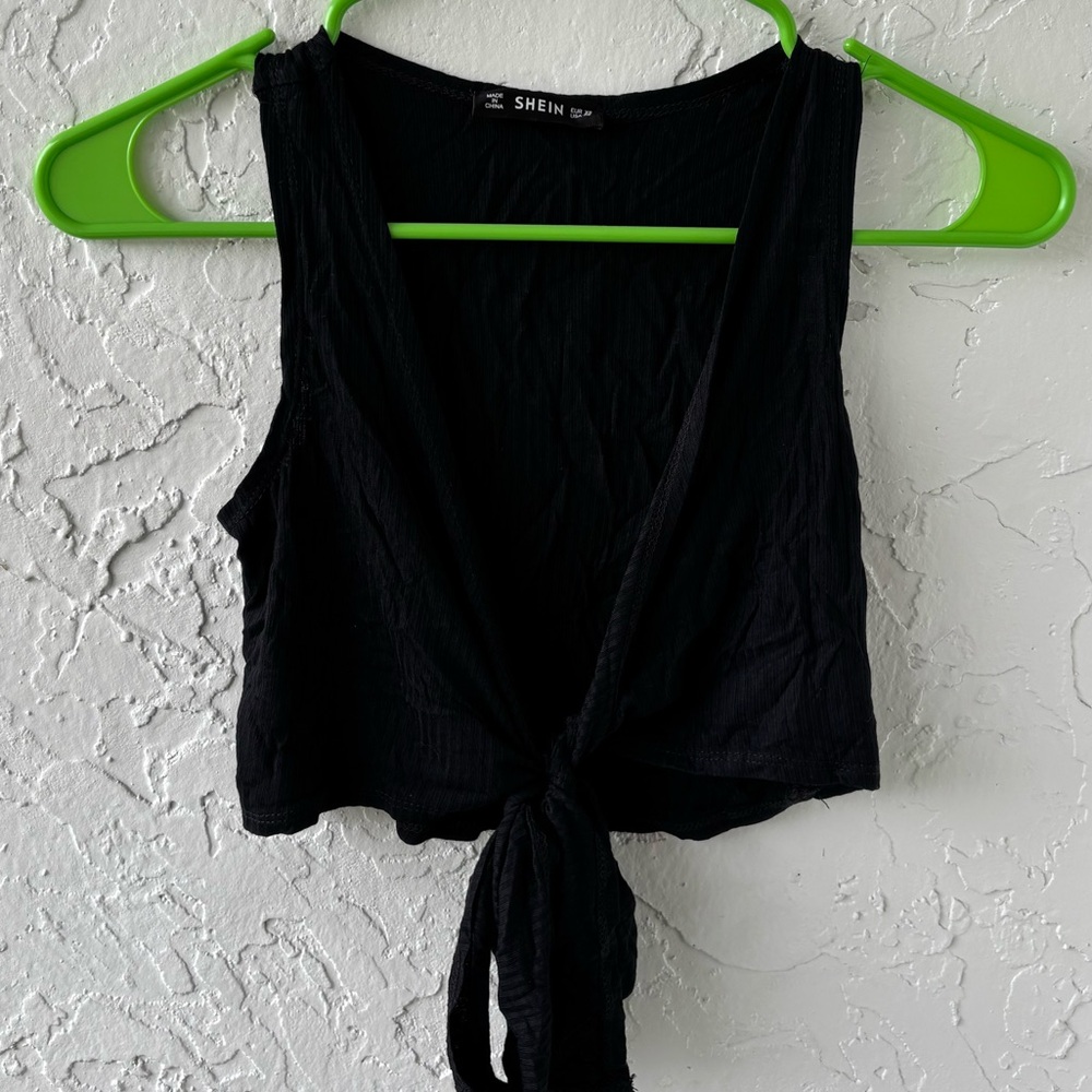 SHEIN Tie Front Crop Top